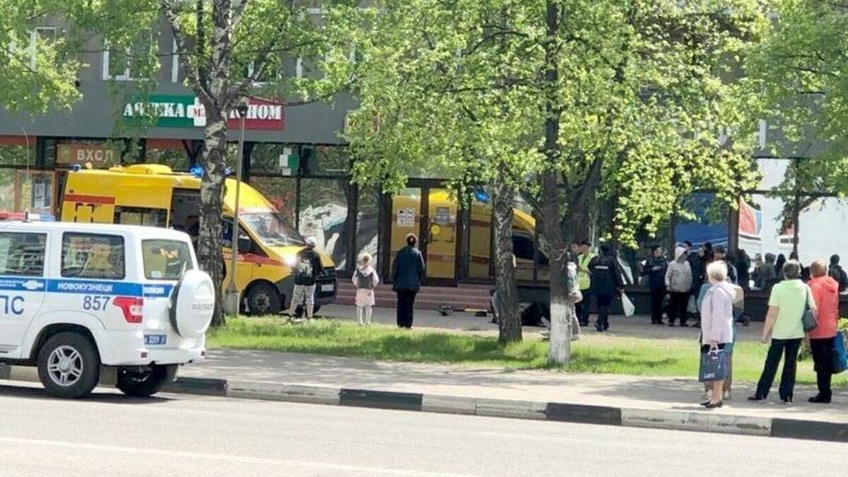     Пострадавшую увезли в стационар.