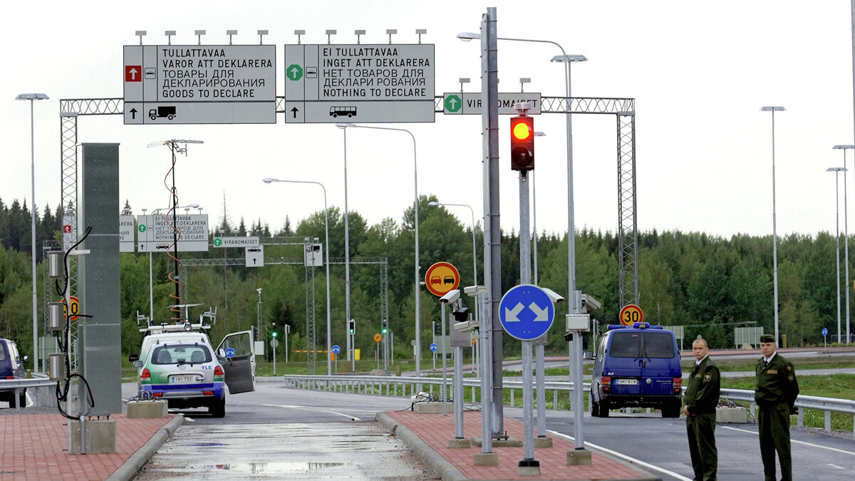    Финские пограничники на российско-финской границе© РИА Новости . Сергей Компанийченко