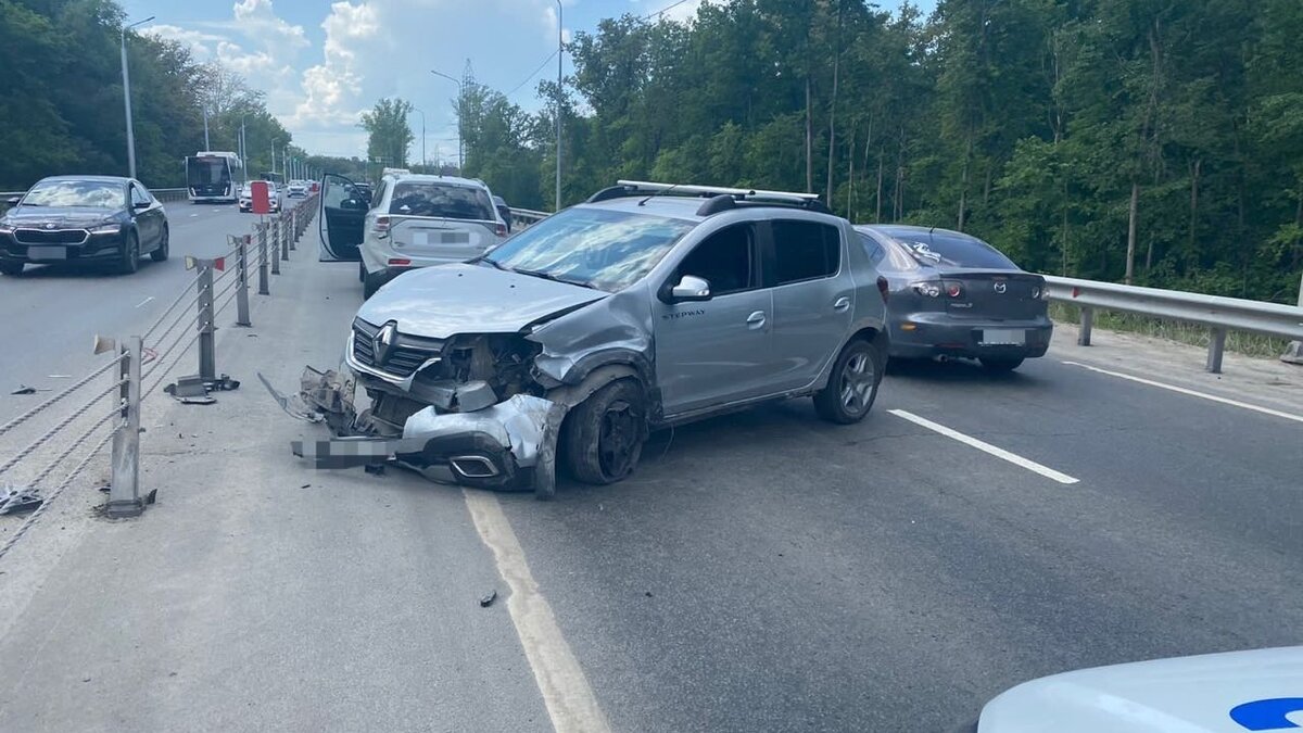     Затор образовался на Демском шоссе в Уфе сегодня около 14:00, предположительно, из-за ДТП. Водитель за рулём«Renault Sandero», следуя по Демскому шоссе в сторону Микрорайона Яркий, допустил столкновение с попутным «Mitsubishi Outlander», сообщили Mkset в ОГИБДД Управления МВД России по Уфе