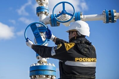    Сотрудник ООО "РН-Пурнефтегаз", дочернего предприятия ОАО "НК Роснефть" ©Евгений Биятов РИА Новости