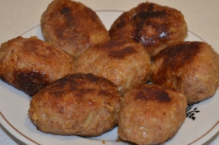 Вредные, но вкусные жареные котлетки.