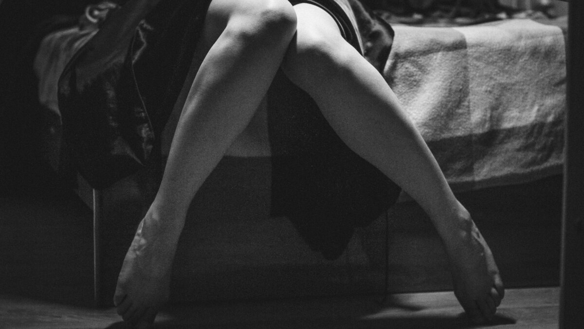     С торгашками телом и одноразовой любовью у закона разговор короткий. Нельзя — и точка. Всех попавшихся блудниц ждут штрафы. Правда, не такие уж и суровые, одним рабочим днём отбить можно. А штраф за саморекламу и вовсе — полчаса рабочего времени. Но надолго ли этот аттракцион невиданной щедрости?