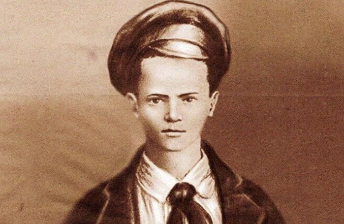 Павлик Морозов - не столько предатель, сколько жертва обстоятельств.