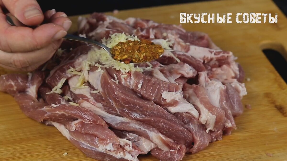 Сочная свинина в духовке кусочками