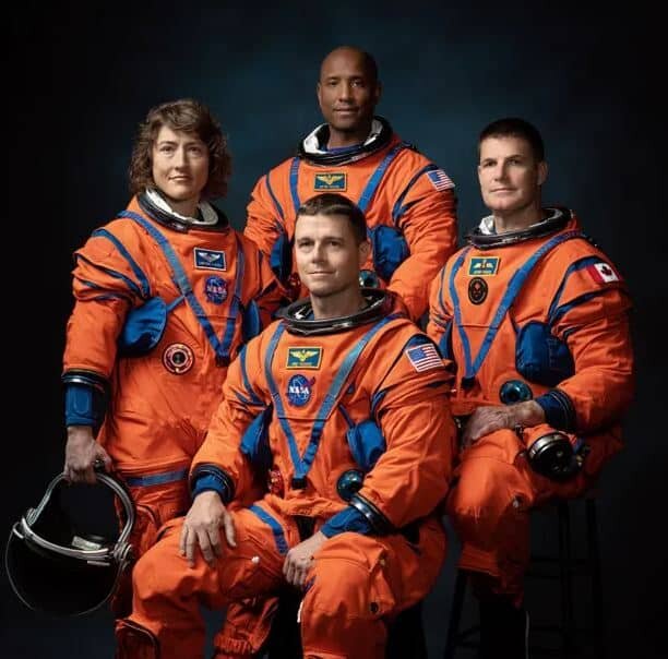    Экипаж Artemis II: астронавты NASA Кристина Кох, Виктор Гловер, Рейд Уайзман и астронавт Канадского космического агентства Джереми Хансен / © NASA