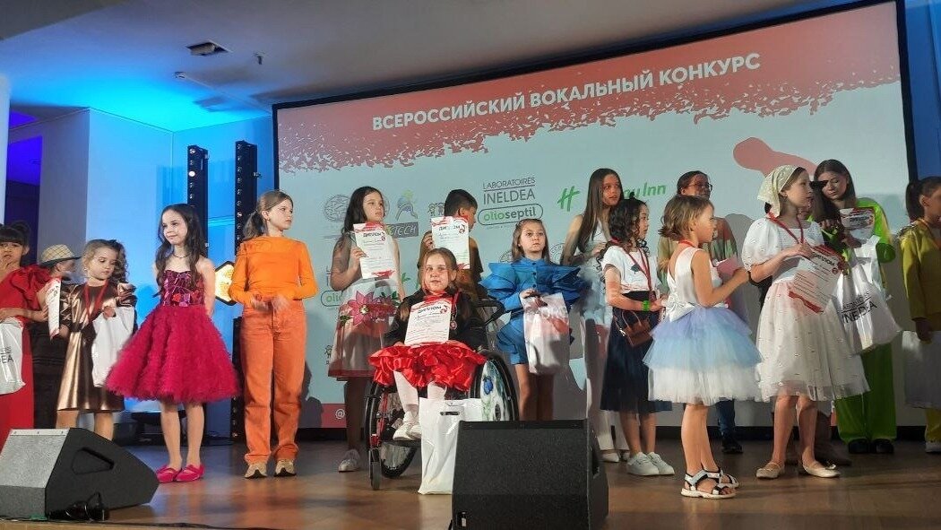     В Москве прошел всероссийский детский конкурс «Лучший голос Земли». В нем участвовали девочки с инвалидностью из Красноярска.