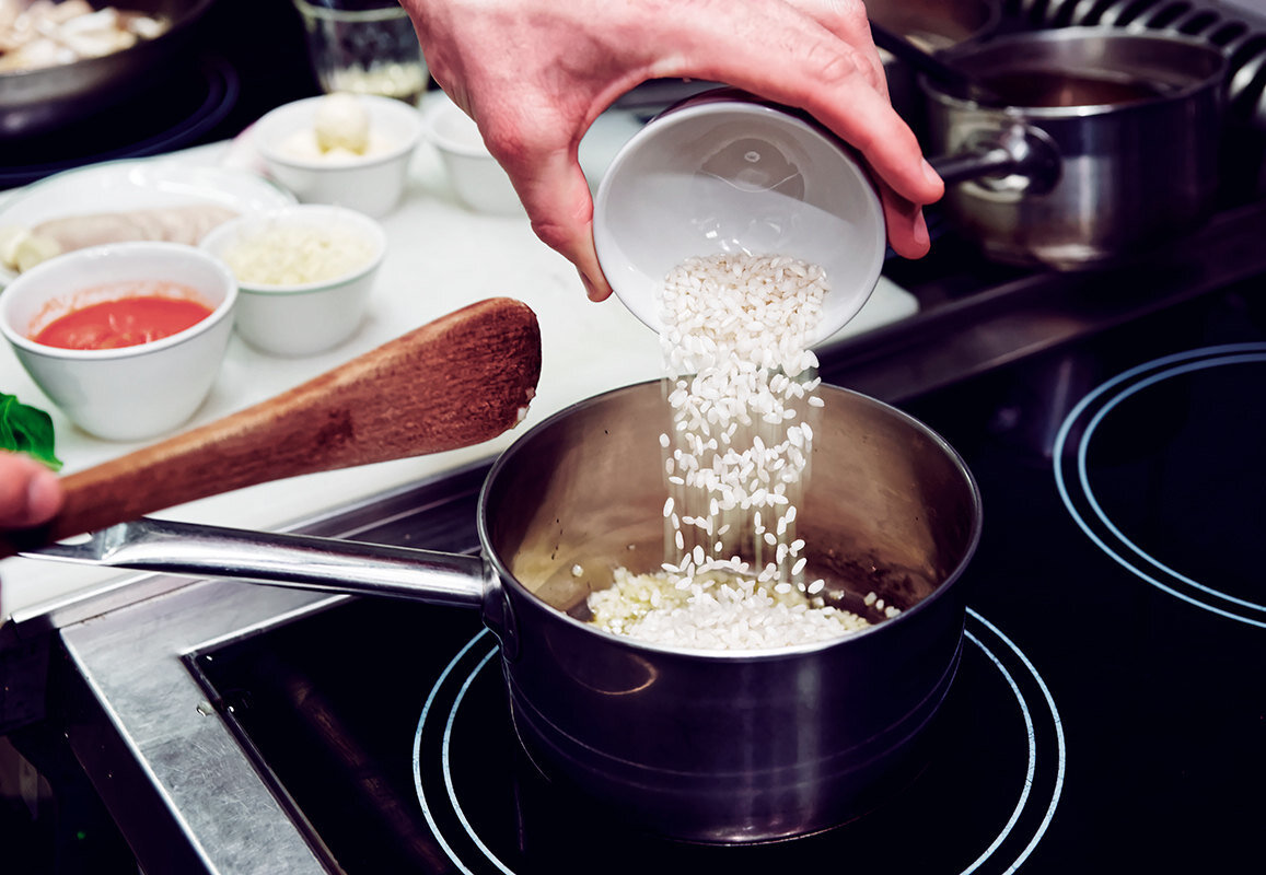     5 необычных, но простых рецептов с рисом: долма, кулебяка, суши, салат и курица