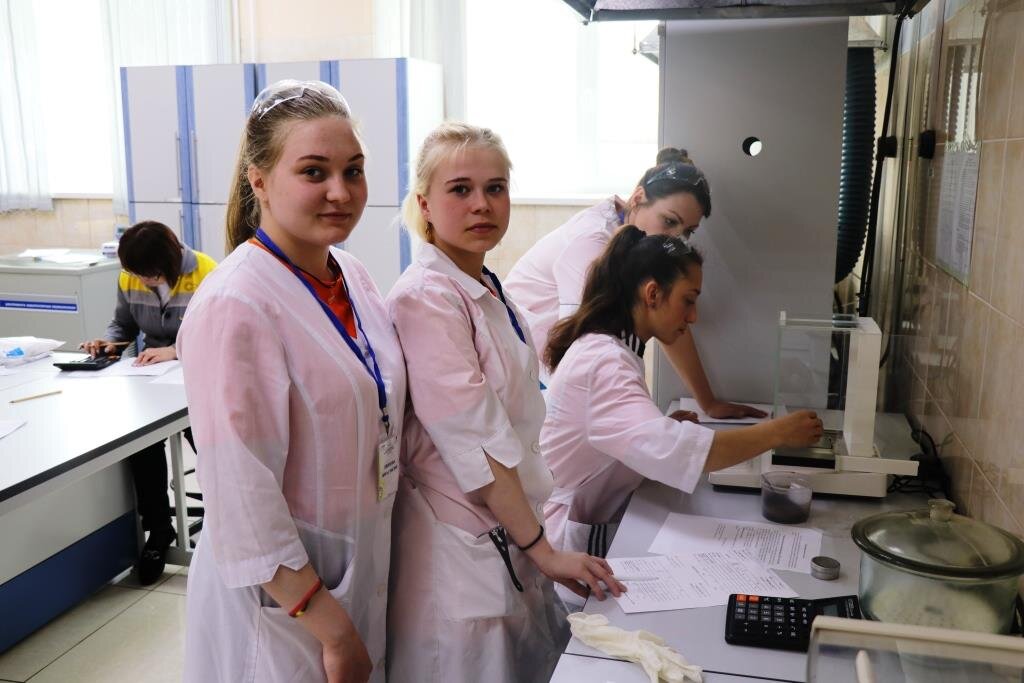 Практика студентов Чегдомынского горно-технологического техникума. © АО "Ургалуголь".
