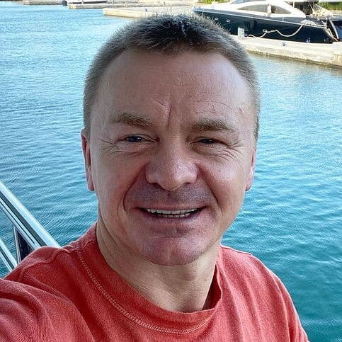     Сегодня: родились Владимир Сычёв и Бари Алибасов