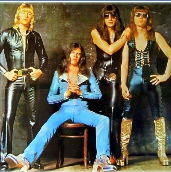 Sweet образца весны 1974 года. Помада и блестки на лицах остаются навсегда в прошлом. Фото 28-ми летнего лондонского рок-фотографа Джереда Манковитц (Gered Mankovitz).