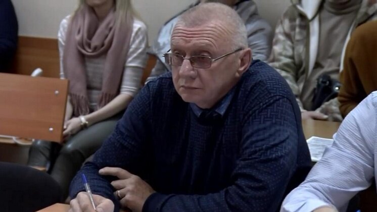 Камаз собрал 6 машин на трассе