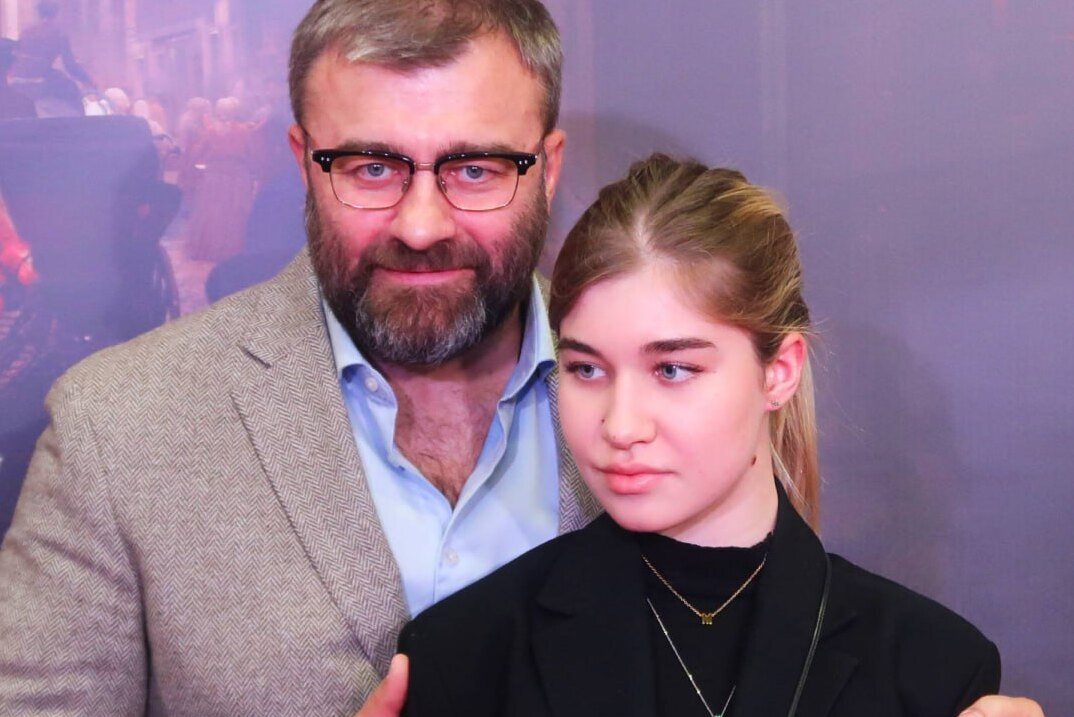     «Она сшибла его на бешеной скорости»: родные впавшего в кому хоккеиста обвиняют в аварии дочь Михаила Пореченкова