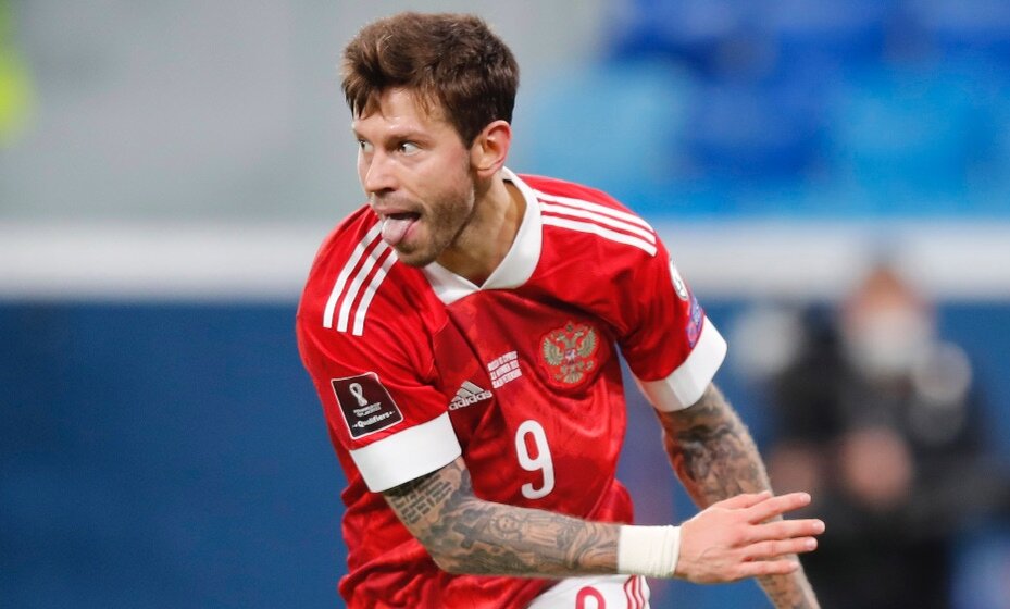    Зарплата Федора Смолова и других футболистов РПЛ падает вместе с рублем. Фото: Reuters