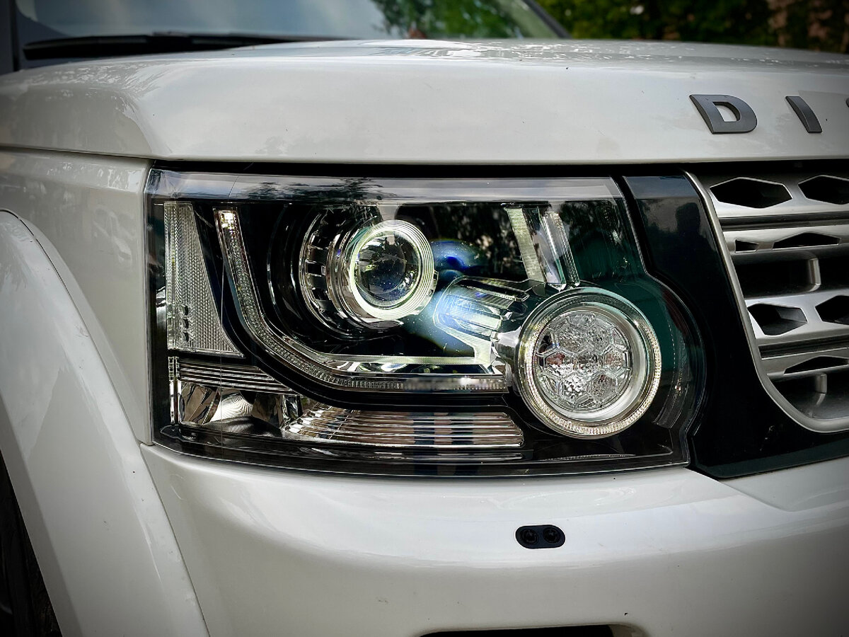 Фара ленд ровер дискавери 3. Range rover sport 2011 диодные фары. Фары range rover 2008. Range rover кларксона. Защита передних фар дискавери 4.