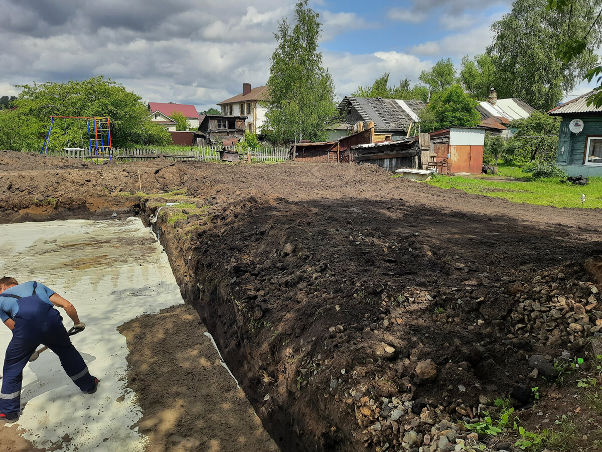 Лишним грунтом отсыпаем участок