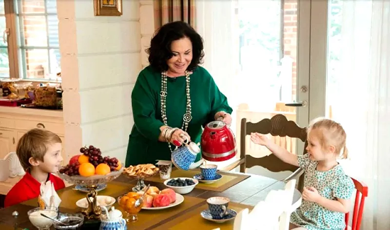 Когда заходит речь о Надежде Бабкиной то все, разумеется, представляют яркие народные костюмы и такие же народные песни и танцы.-10