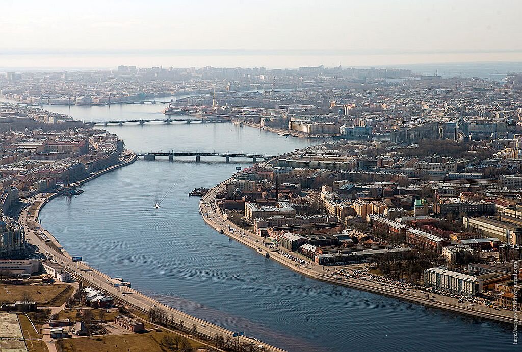 Фото рек санкт петербурга. Река Нева в Санкт-Петербурге. Река Нева с высоты птичьего полета. Васильевский остров с высоты птичьего полета. Река Нева СПБ С птичьего полета.