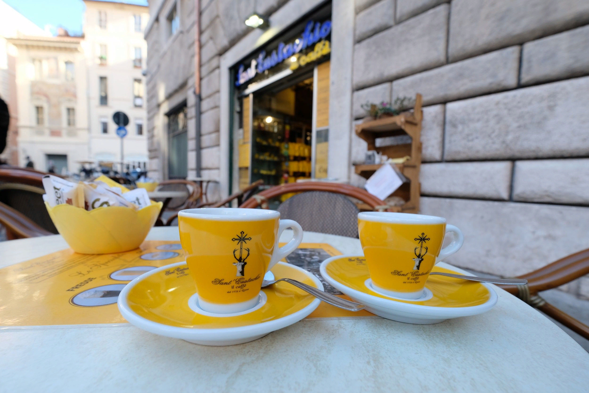 The best cafes are. Sant Eustachio кафе Рим. Sant Eustachio кофе. Кофе в Риме. Кофе в кафе