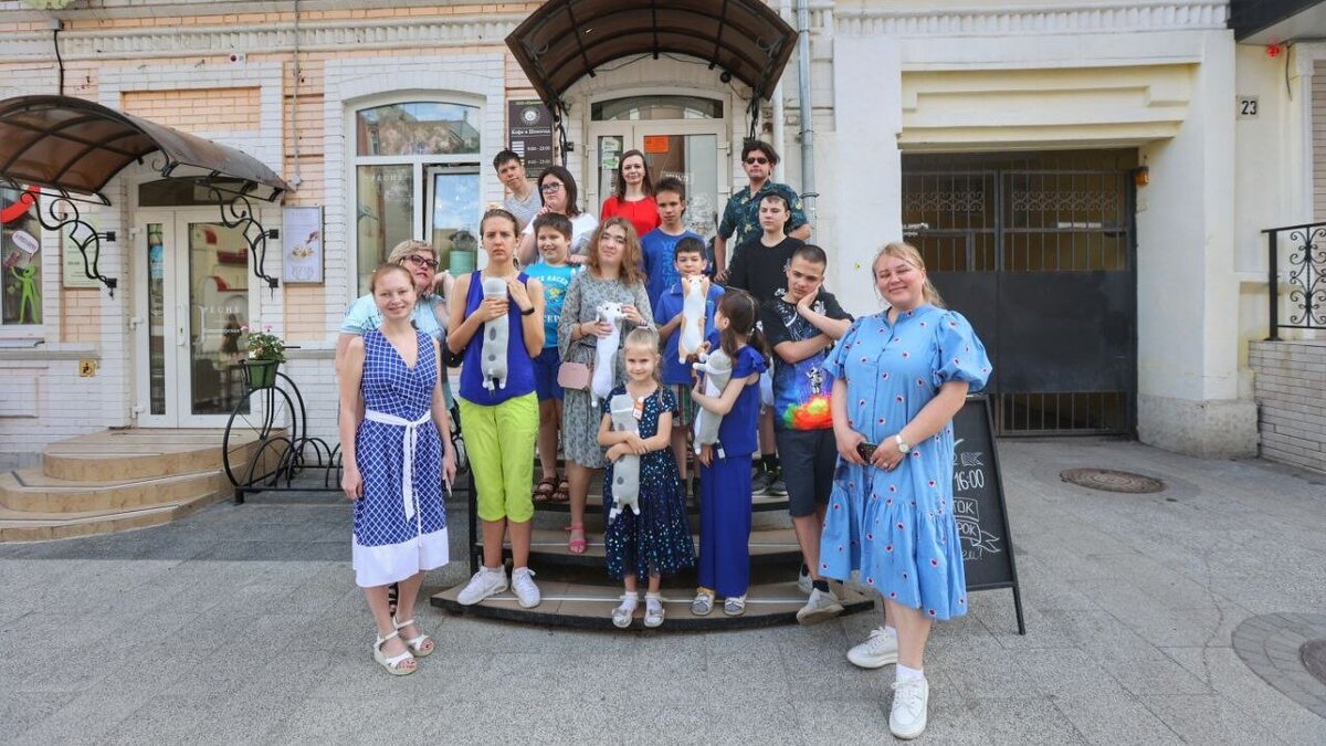    «Океан» эмоций: в Саратове открылась арт-выставка «Яркие дети»Новости Саратова и области – Сетевое издание «Репортер64»