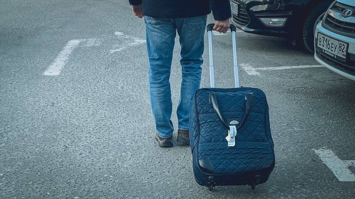     Как сообщает портал LSM, на пункте пропуска «Виентули», расположенного на границе Латвии, образовались очереди из желающих въехать на территорию России. По информации источника, большинство ожидающих — украинцы.