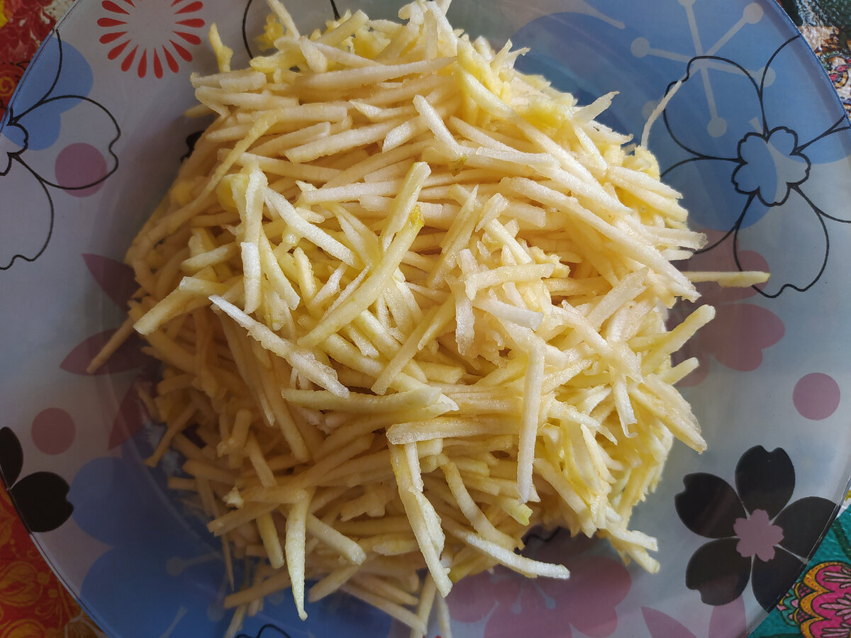 Фото автора. Яблоко натераем на тёрке