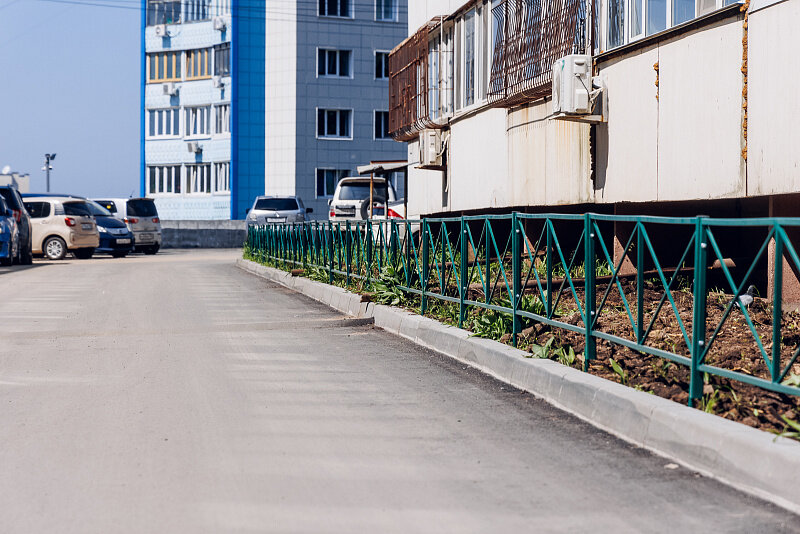 Асфальтирование межквартальных дорог на ул. Толстого. Владивосток. Фото Евгений Кулешов