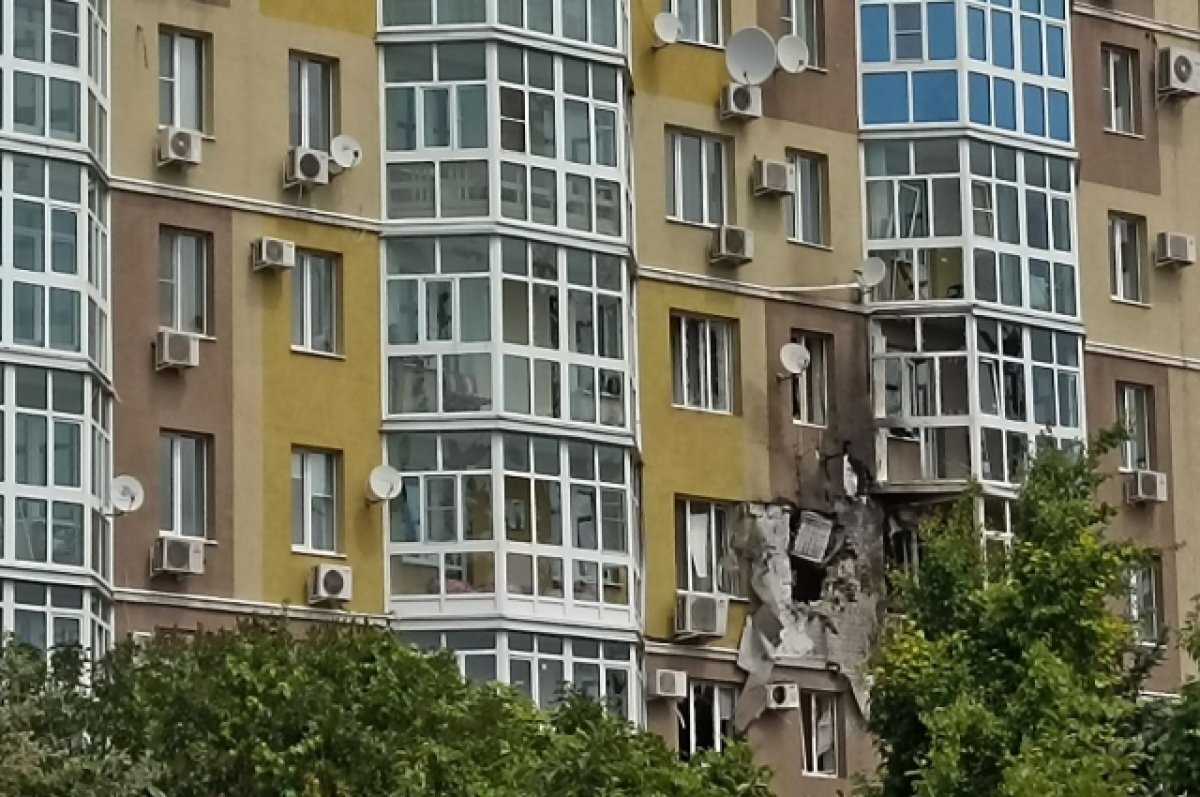    Момент падения БПЛА на дом в Воронеже попал на камеру в пострадавшем офисе