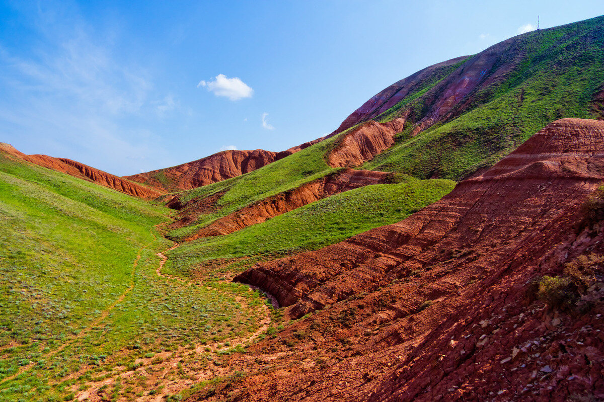 Гора Большое Богдо. Ничего не напоминает? Источник фото: culttourism.ru
