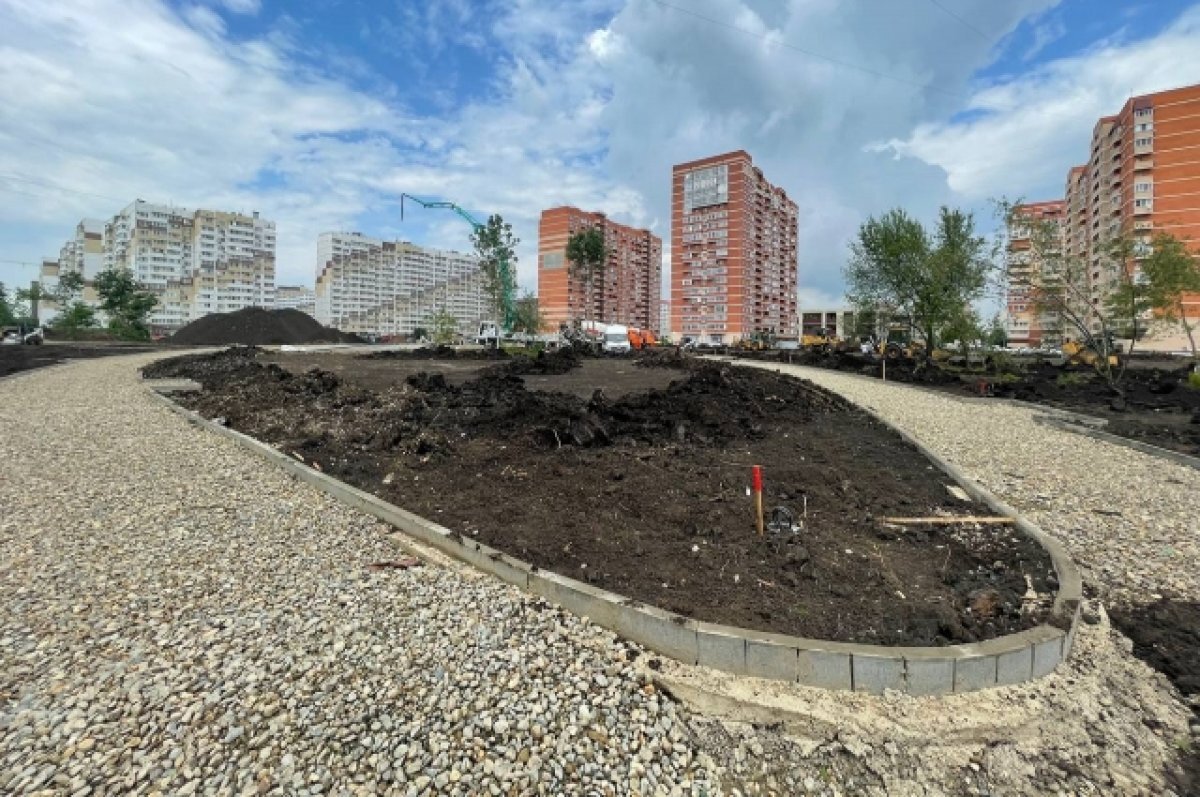    В Краснодаре продолжаются работы по благоустройству Изумрудного сквера