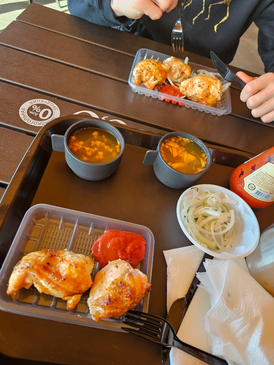 Термос с облипиховым чаем мы брали с собой. Лето у нас отключили. 