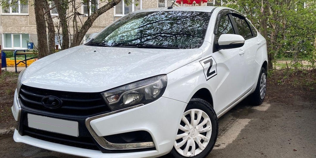 Лада Веста спустя 305 тыс.км. и 5 лет эксплуатации. Что сломалось? Состояние кузова и салона