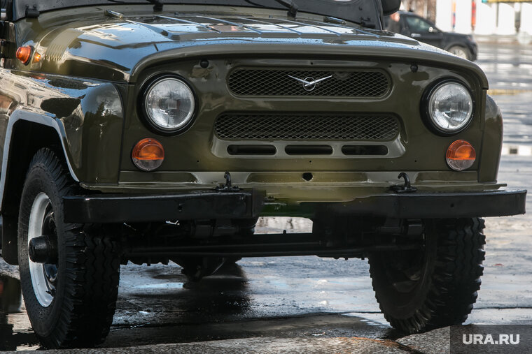    Пенсионерка передала бойцам на фронт автомобиль «УАЗ»