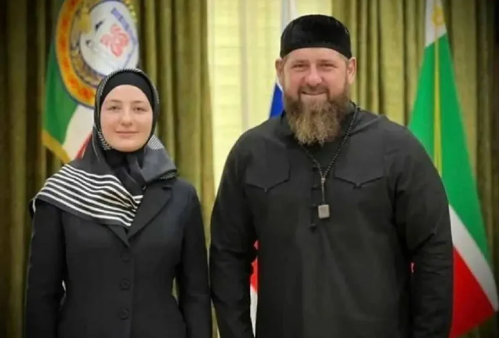 Хутмат Кадырова со своим отцом Рамзаном Кадыровым. Фото Телеграм-канал