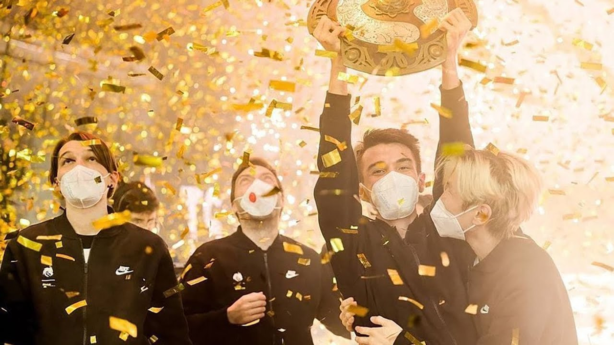 Победившая российская команда Team Spirit на "Dota 2 Championship The International"
