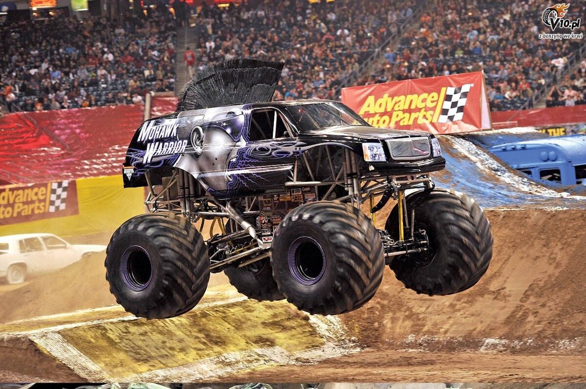 Монстр трак реклама. Mohawk Warrior монстр трак. Монстер трак шоу. Monster Jam 2004. Монстр траки монстр джем