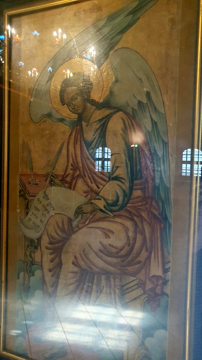 Икона Ангела Хранителя в Сергиевском приделе Знаменского храма. Он встречает всякого приходящего