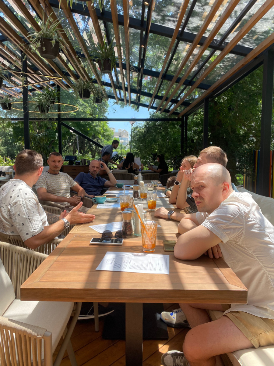 Фото с нашей экспертной встречи в «Клубе Инвесторов», на которой присутствовал Дмитрий Риндевич 