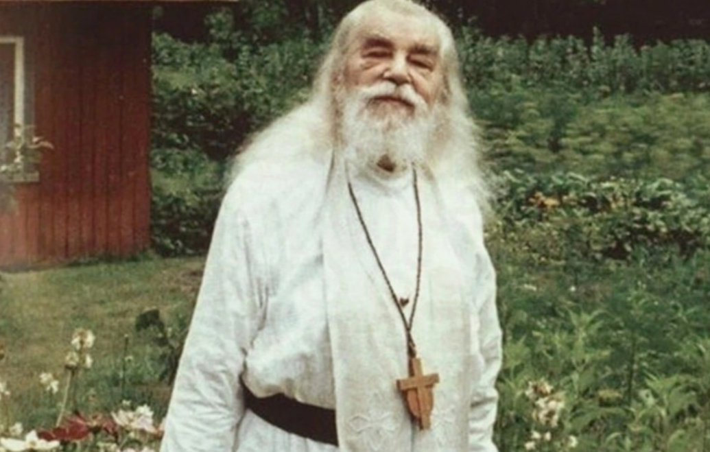 Старец илий ноздрин. Афонский старец иосиф ватопедский. Старец иосиф ватопедский улыбнулся. Улыбка вечности иосиф ватопедский. Умирающий старец.