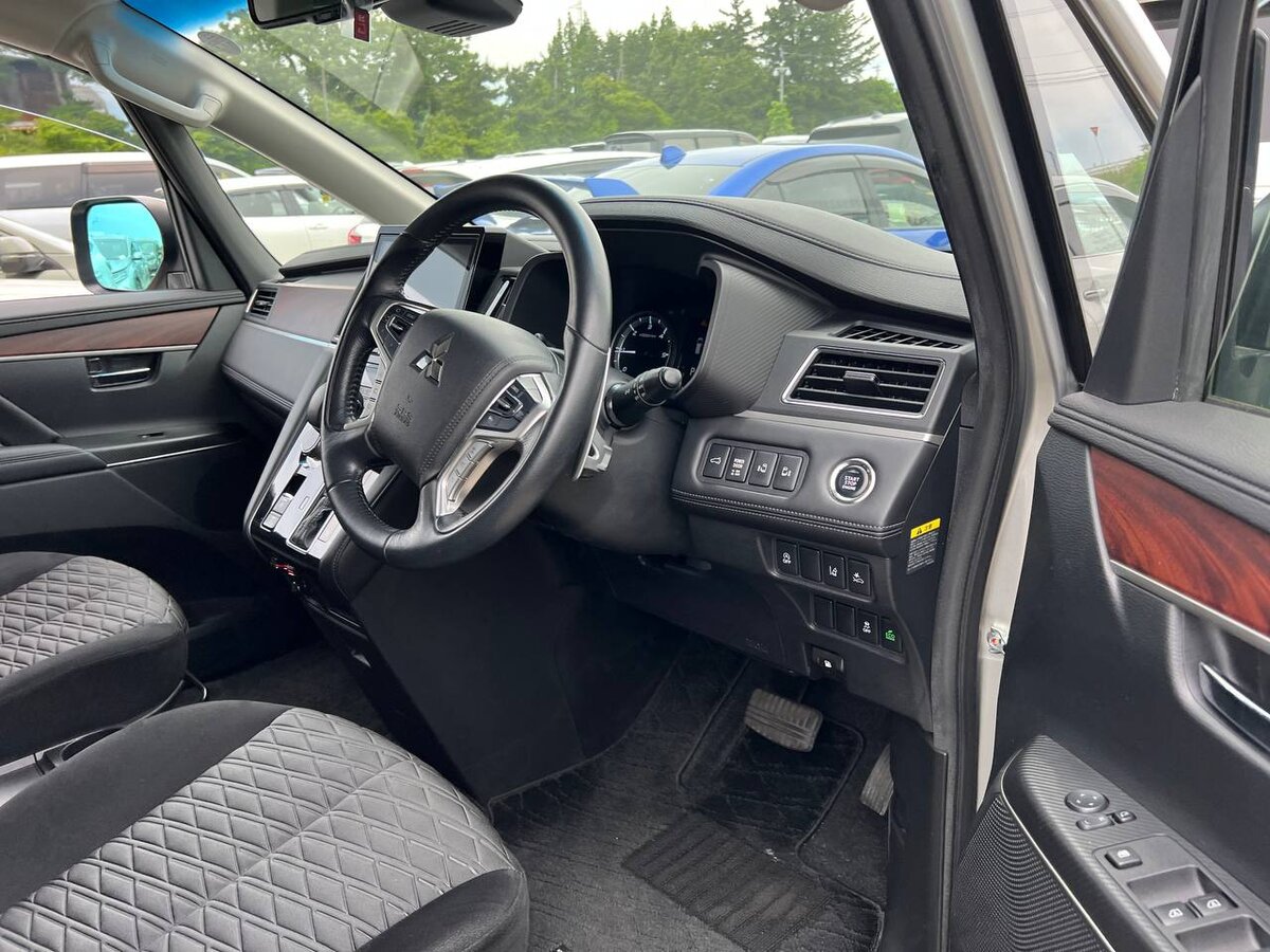 Фото салона, листайте