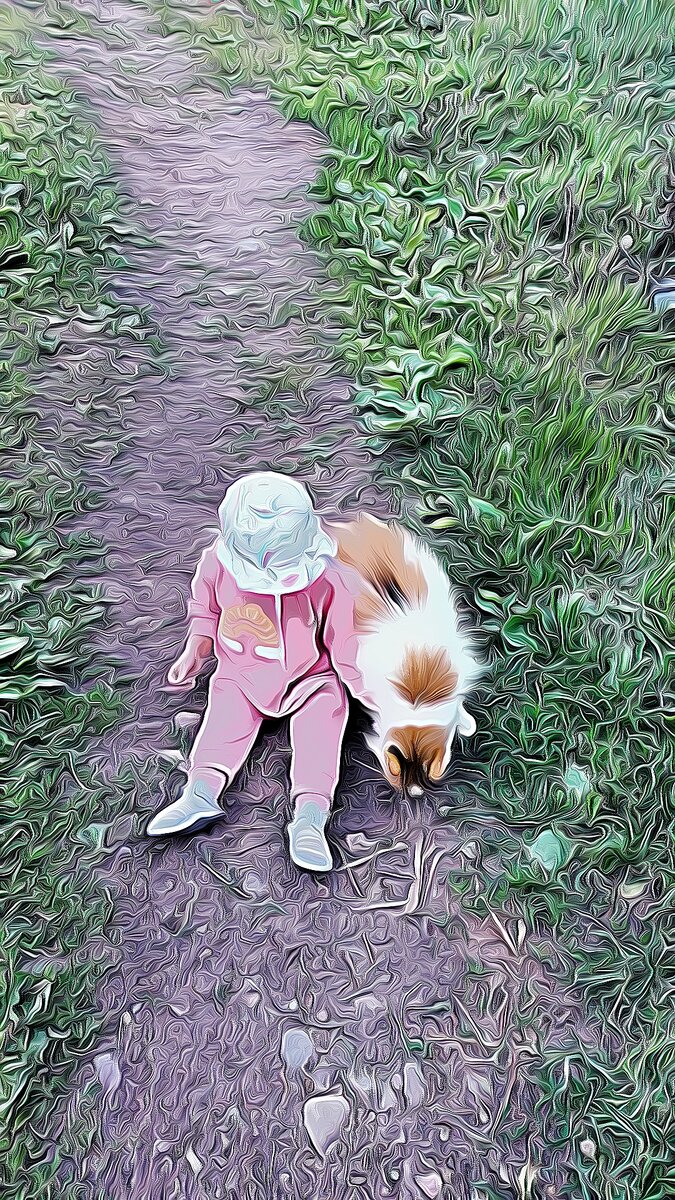 Дочка на прогулке с кошкой. Фото автора