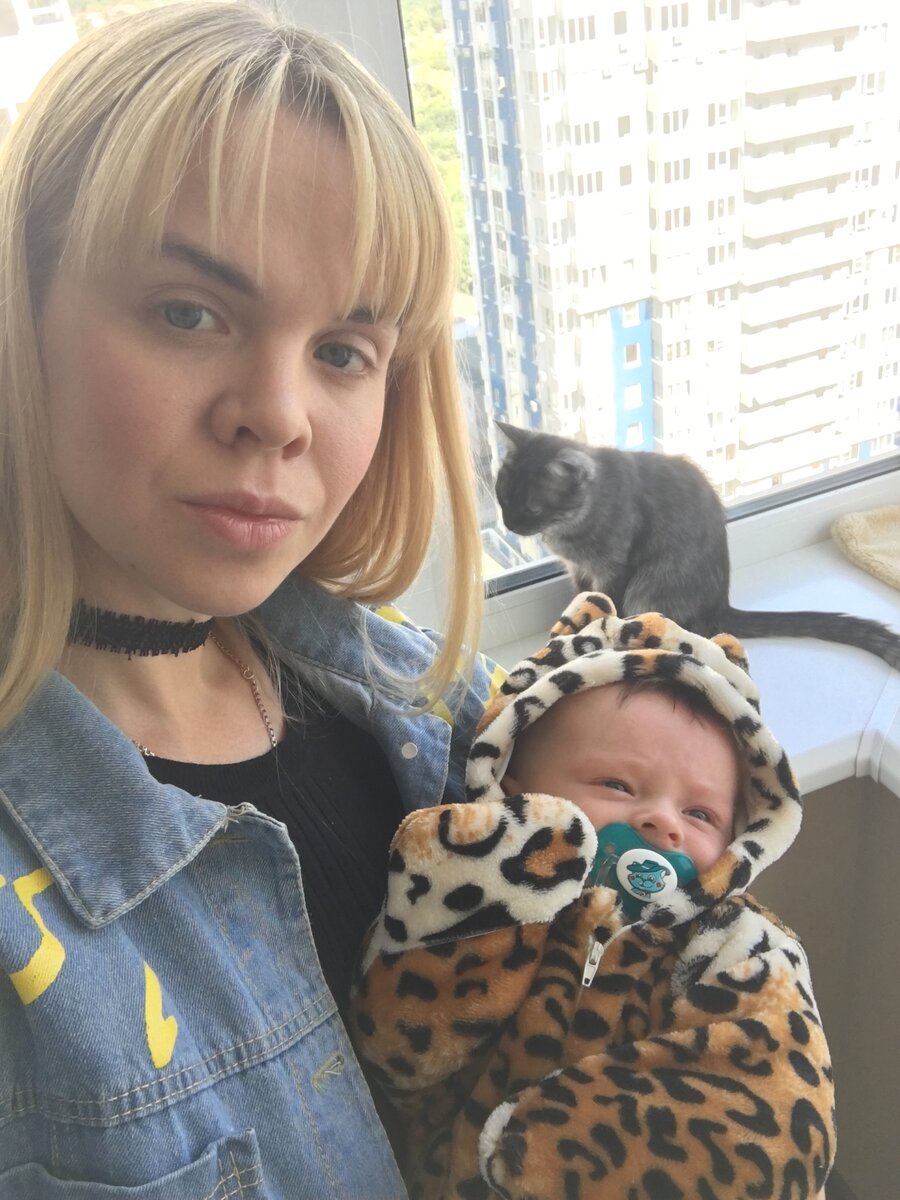 Я, мой тигренок и кошка