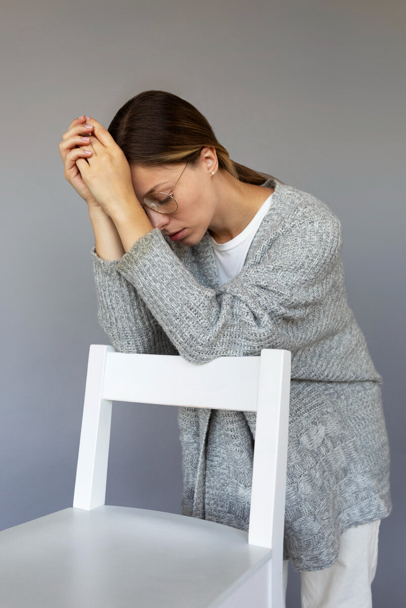 Image by <a href="https://www.freepik.com/free-photo/medium-shot-anxious-woman-inside_32406746.htm#page=4&query=%D0%BD%D0%B5%D0%B2%D1%80%D0%BE%D0%B7%D1%8B&position=34&from_view=search&track=ais">Freepik</a>