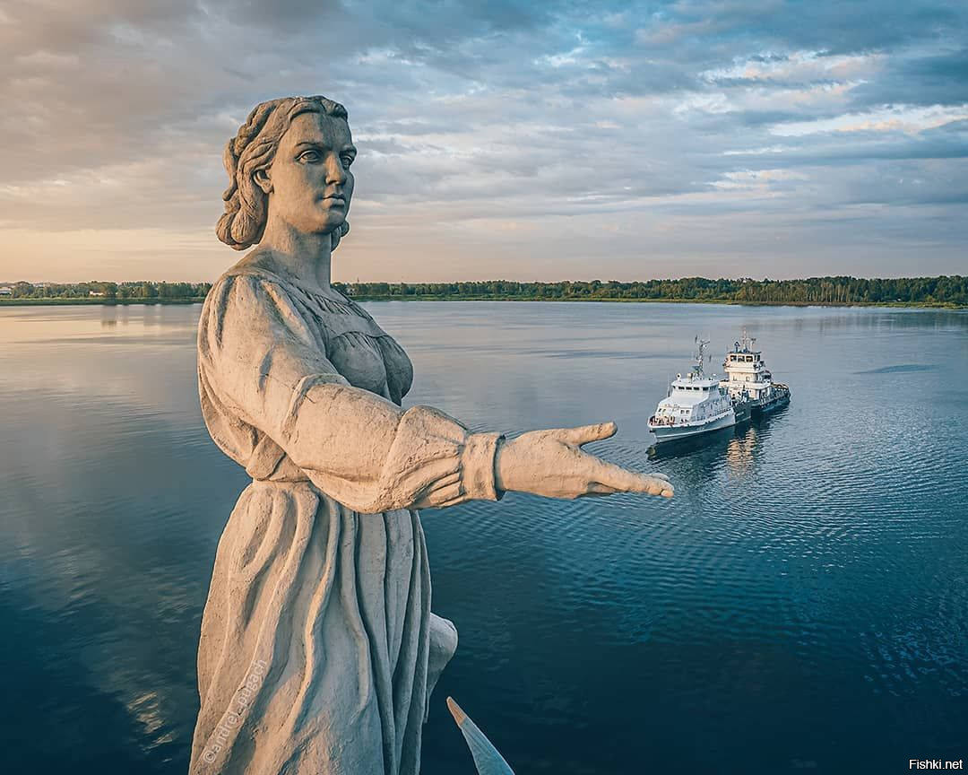 Мать-Волга. Почему один из величайших монументов России находится за  колючей проволокой? А вживую посмотреть можно только с борта теплохода |  Другой путь | Дзен