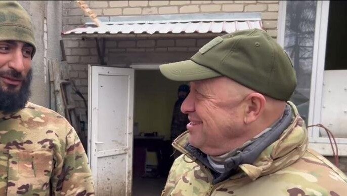     Евгений Пригожин якобы планировал взять в плен Сергея Шойгу и Валерия Герасимова в ходе мятежа в Ростове, пишет The Wall Street Journal.