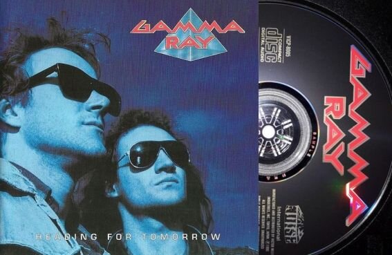 Кай Хансен и Ральф Шиперс на обложке первого альбома группы Gamma Ray "Heading for Tomorrow", 1990 г.