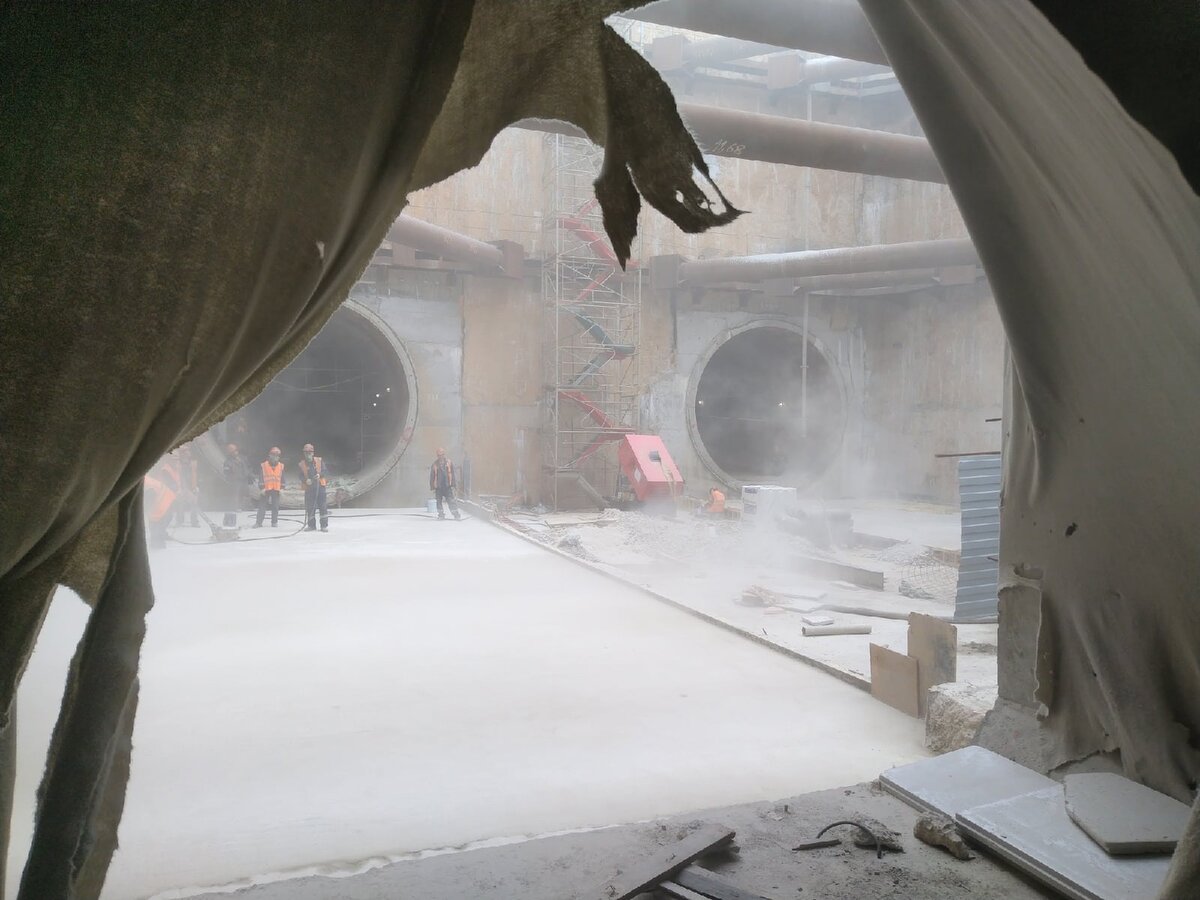 📷 1: В демонтажной камере со стороны станции «Корниловская» (ex-«Мамыри») залито основание.  