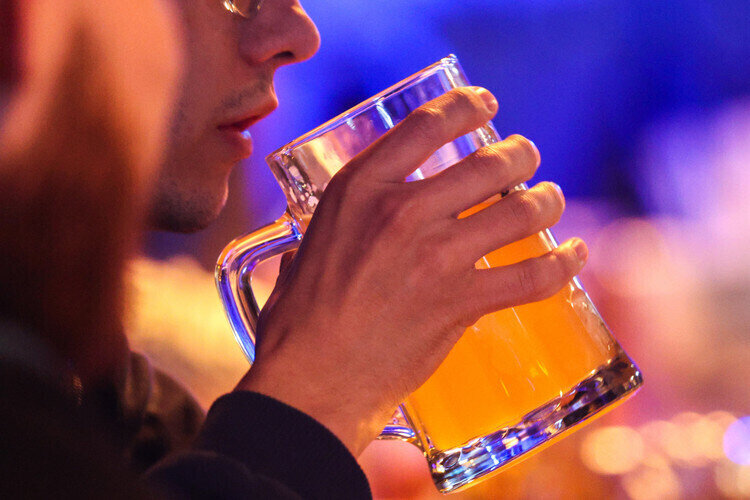  В последние годы все больше людей обращают внимание на здоровый образ жизни и отказываются от потребления алкогольных напитков.