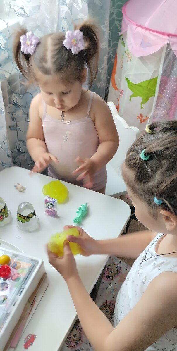 Пока ещё за столом сидят
