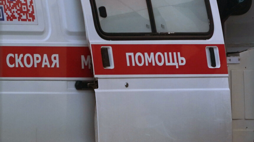 Появились и активно распространяются слухи о том, что бесплатную медицину в России сокращают в пользу платной.