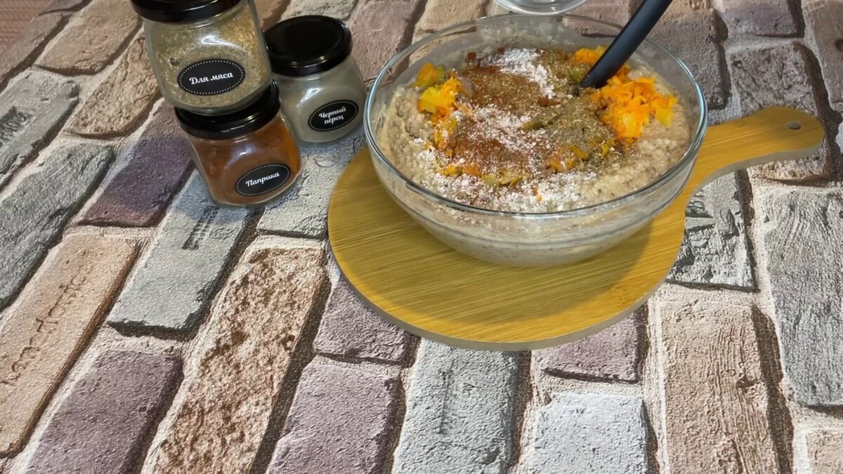 Готовятся котлеты очень просто.